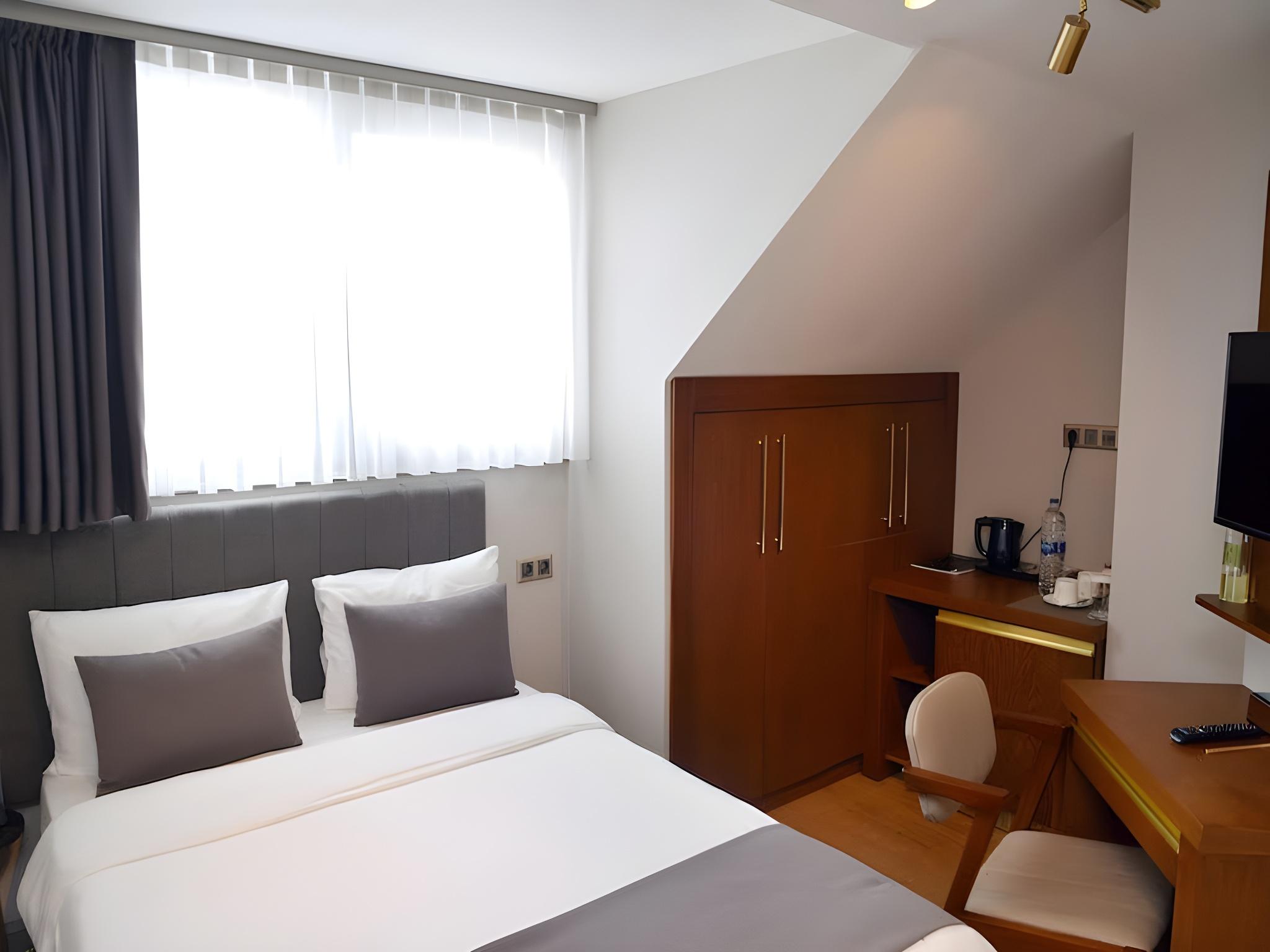 Economy, Double Bed