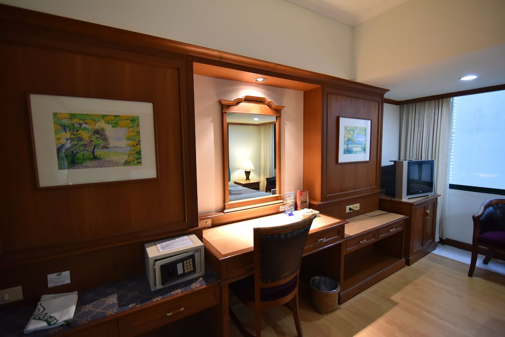 Asian Hotel Hatyai 61/72