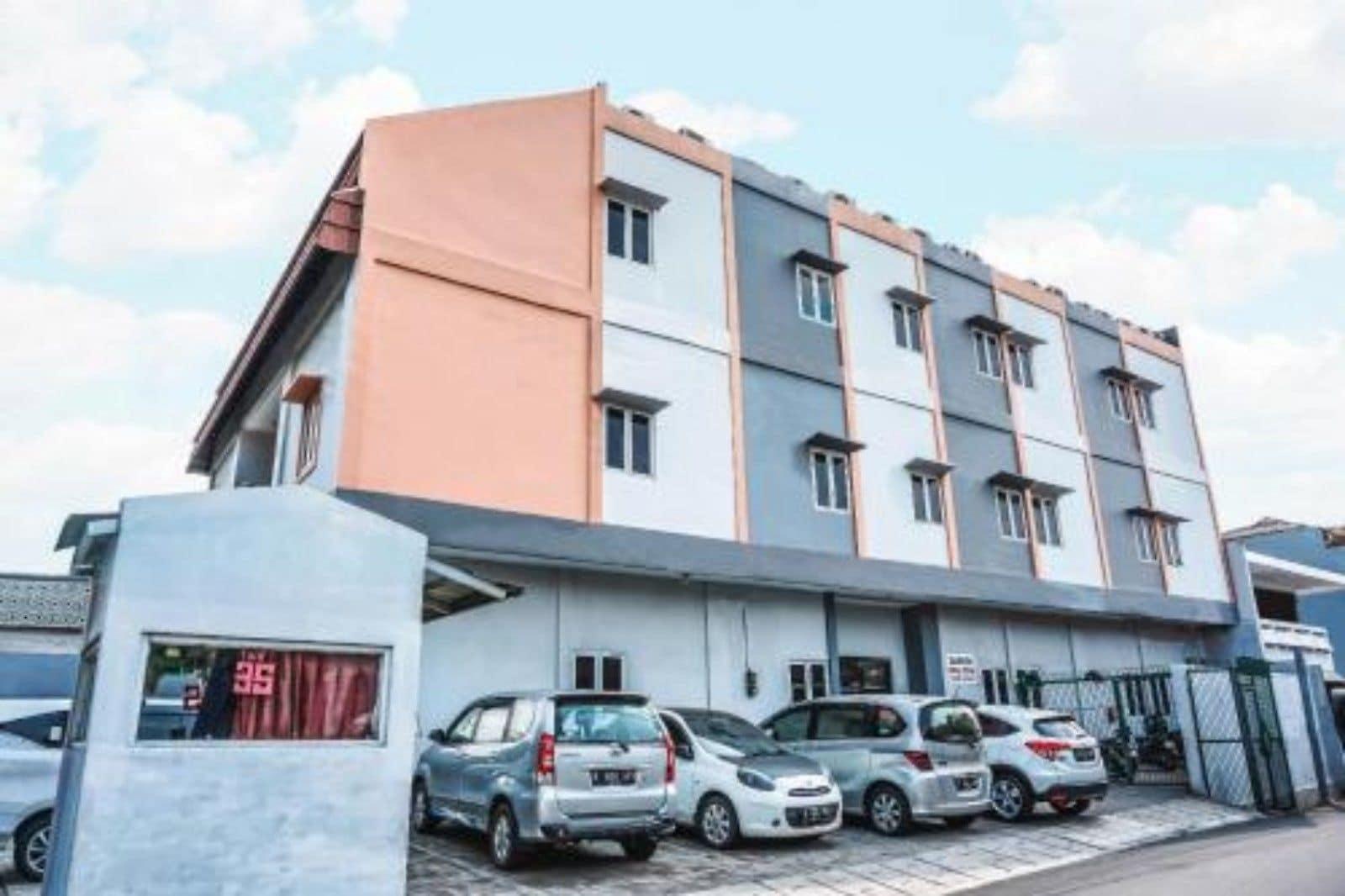 Oyo 111 Grand Palace Resident 18/21