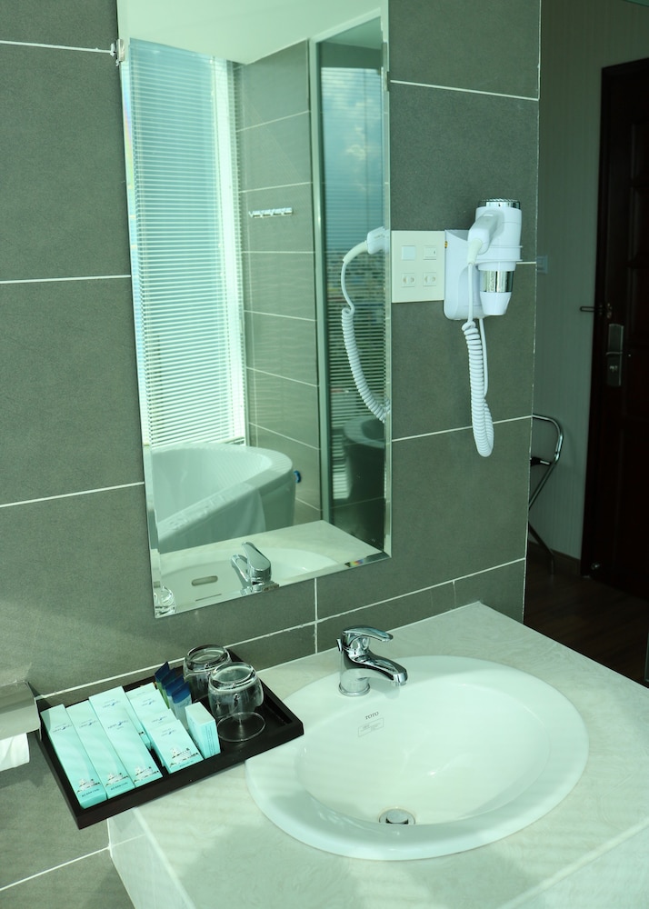 Ninh Kieu Riverside Hotel 70/70