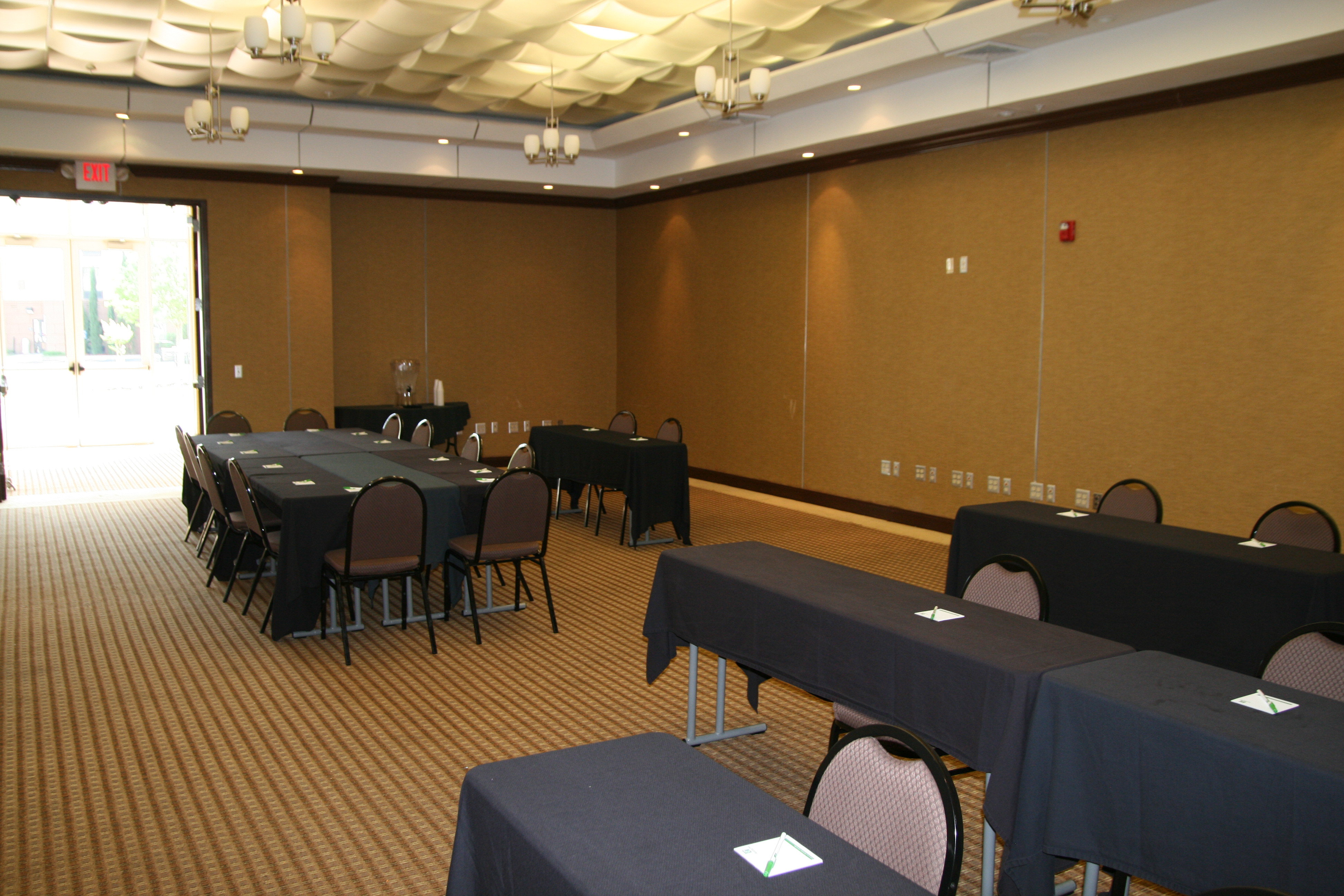 Holiday Inn Macon North 76/79