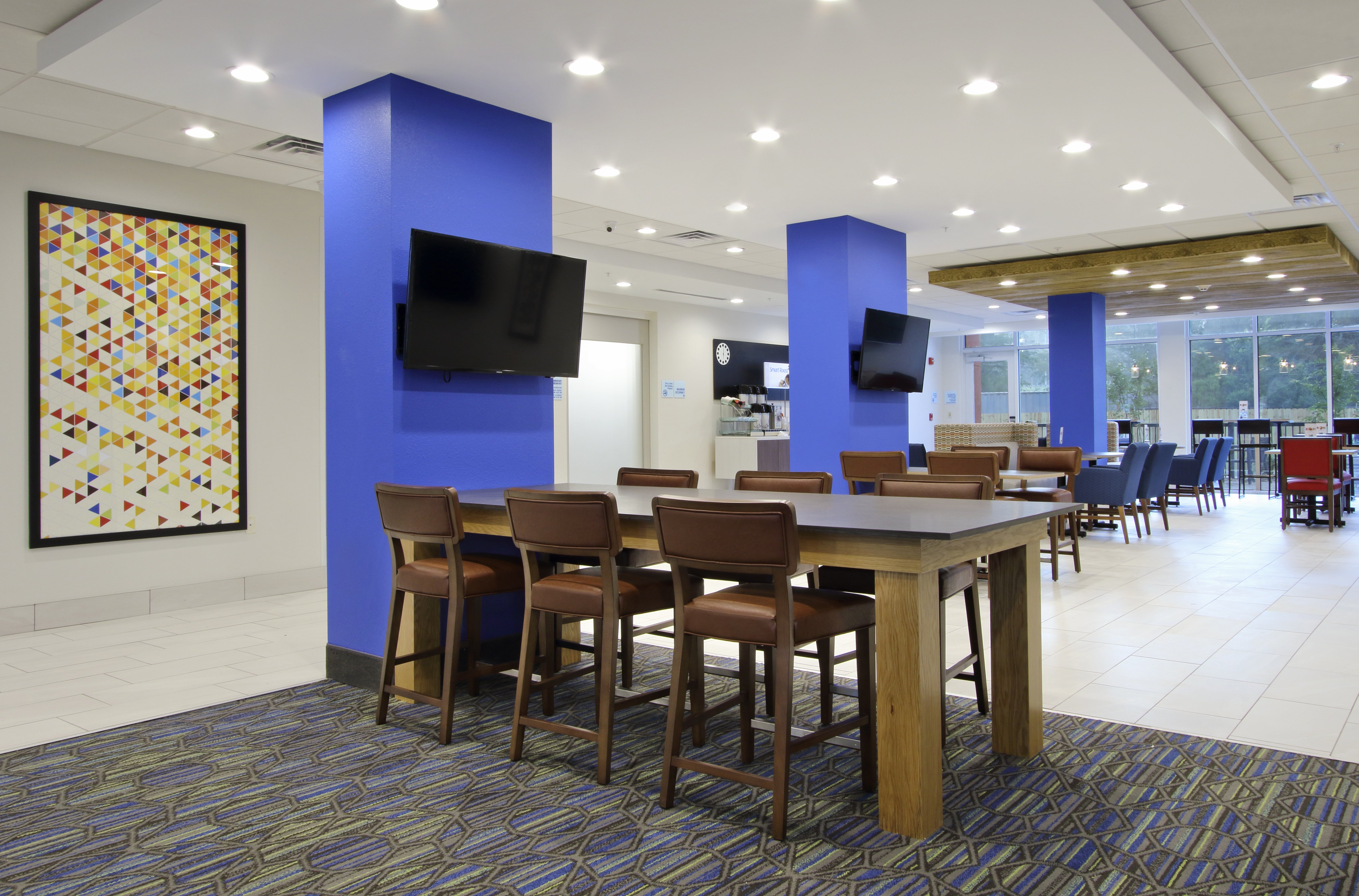 Holiday Inn Express Suites Columbus North 41/54