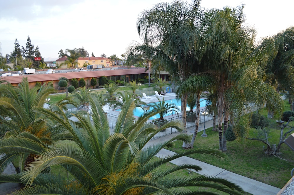 Ontario Airport Inn 8/60