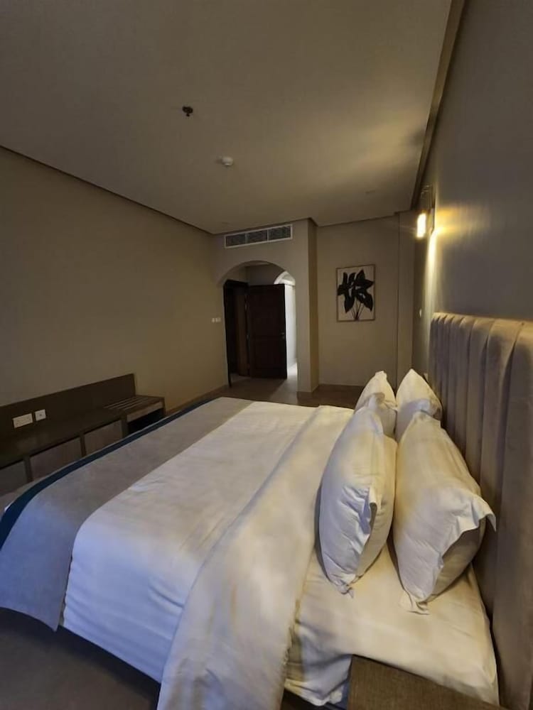 فندق اليانا(Eliana Hotel) 8/22