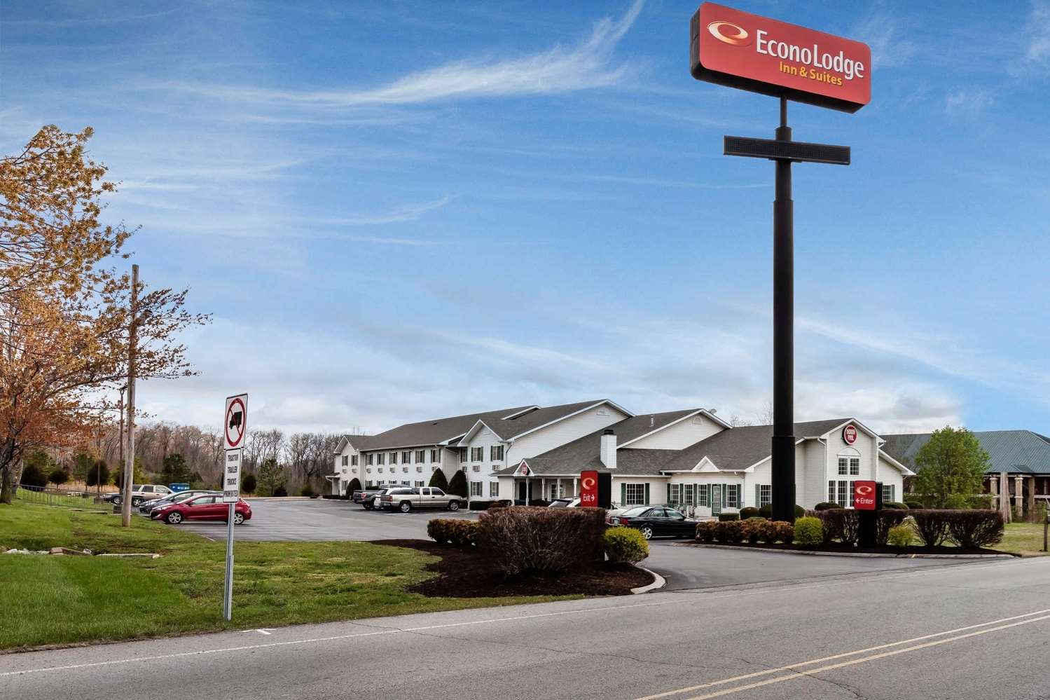 Econo Lodge Inn and Suites Dickson TN 14/14