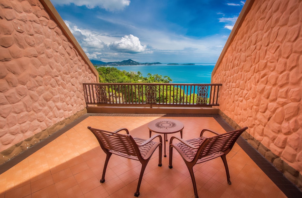SAMUI BAYVIEW RESORT & SPA 10/66