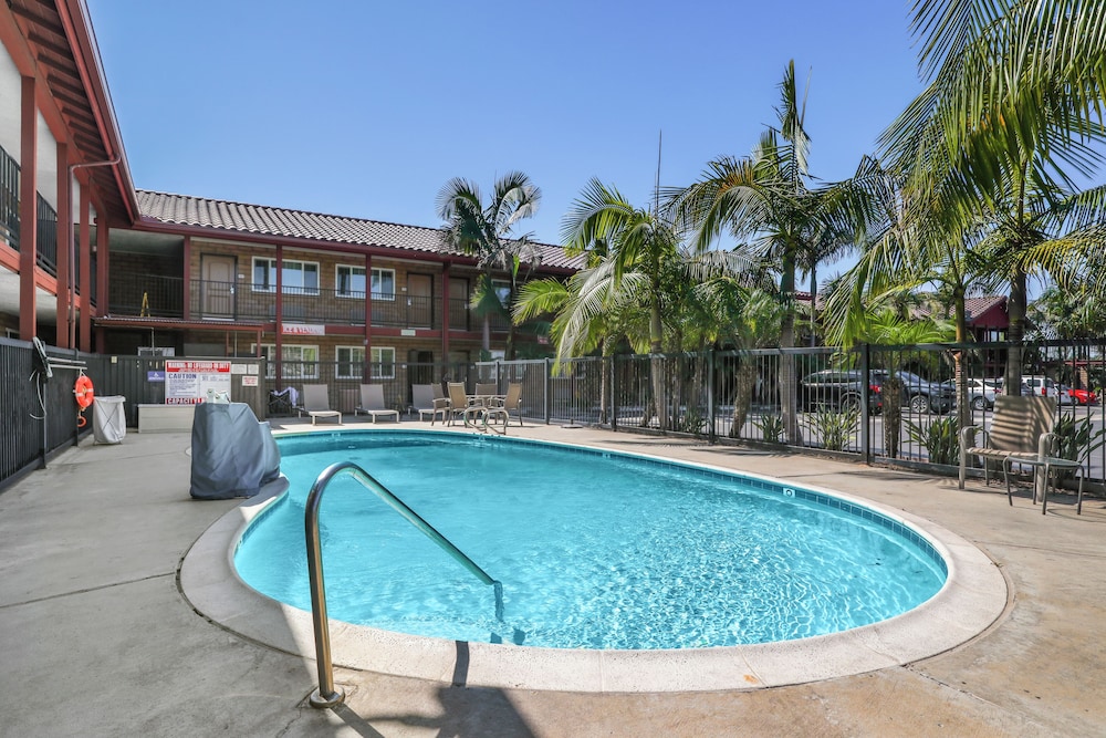 Motel 6 Carlsbad, CA - North Near Legoland 60/66