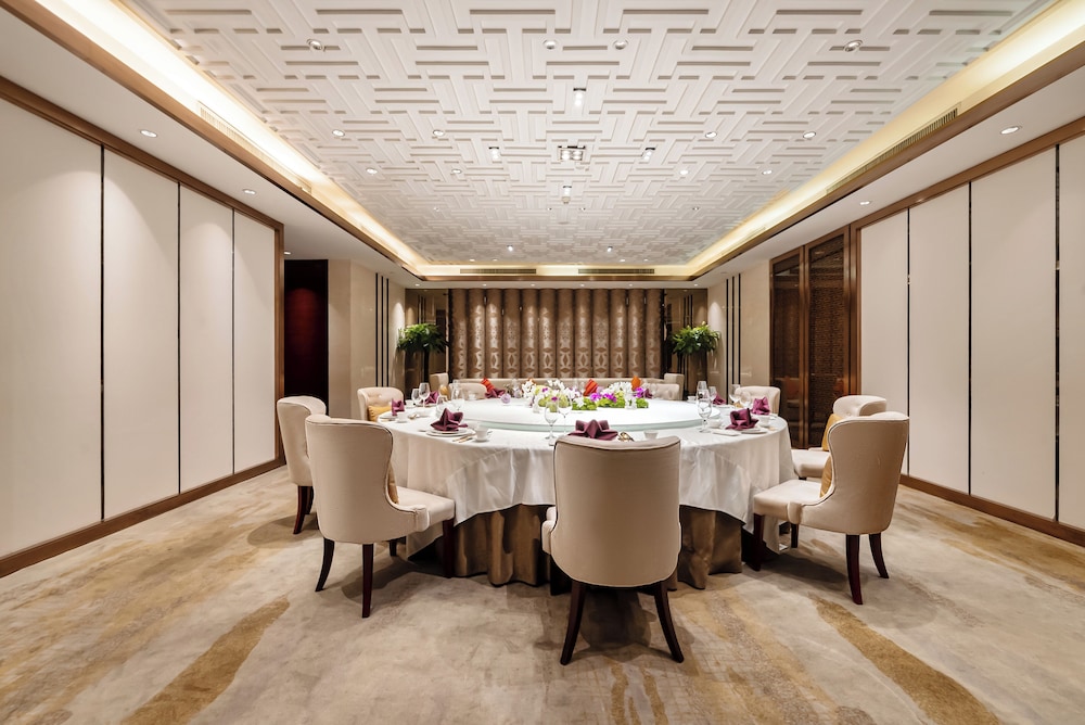 Guangdong Hotel Shanghai 32/38