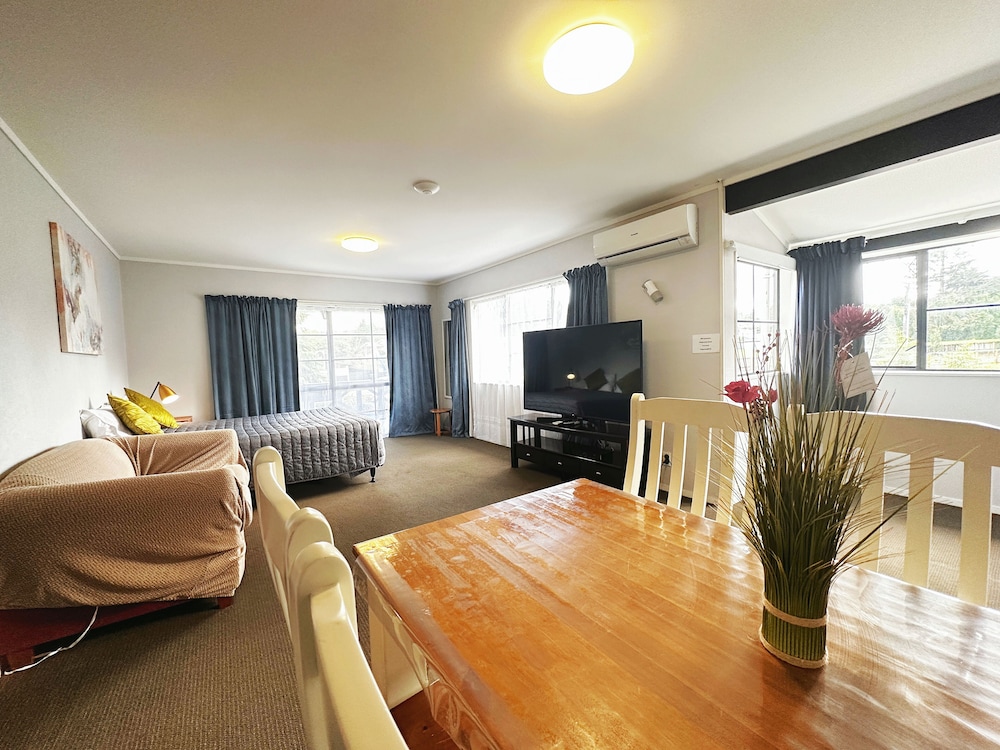 Kingswood Manor Motel 21/38