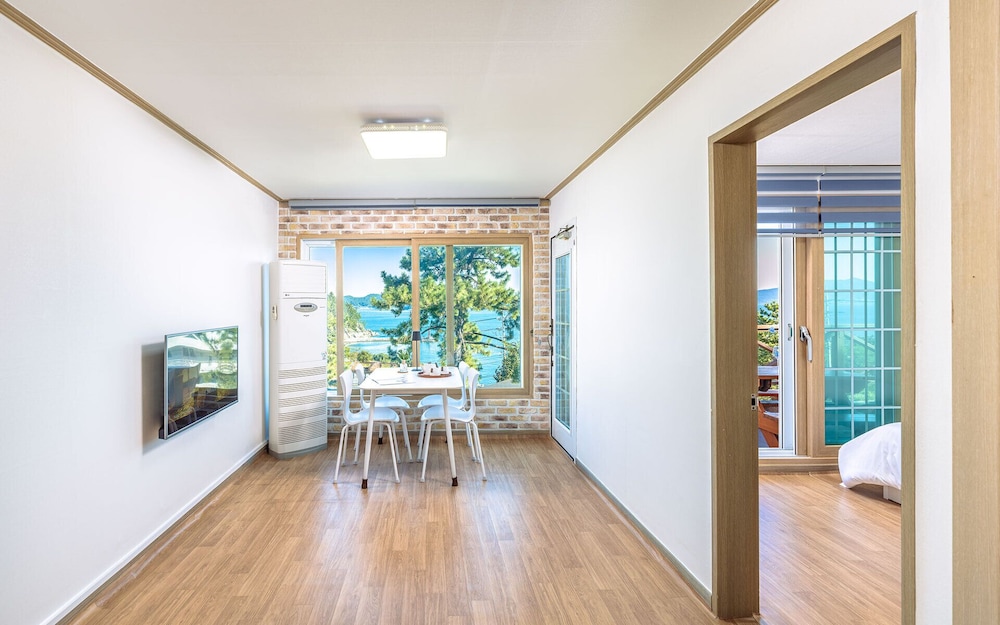 Hanulbora Pension 32/50