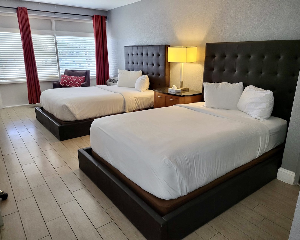 Chateau Mar Beach Resort 11/47