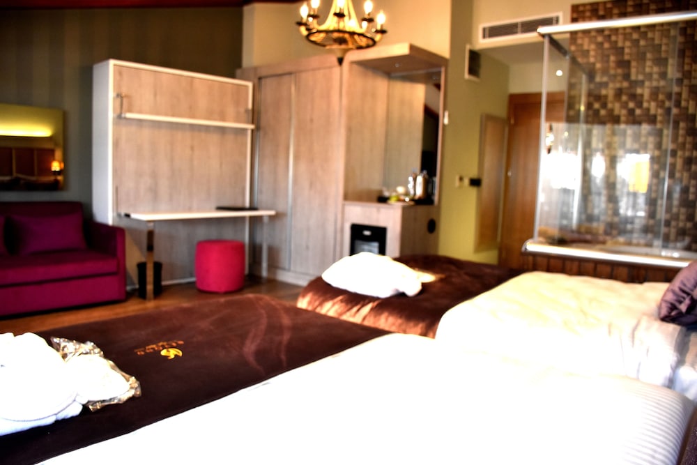 Beyond Style Hotel 32/68