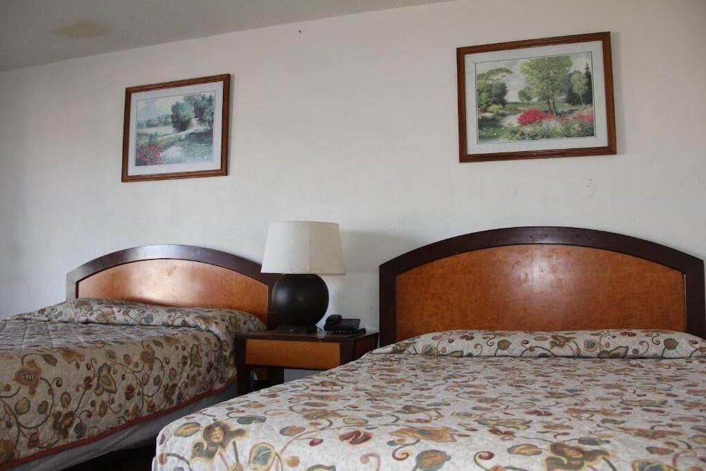 LoneStar Inn & Suites 28/51