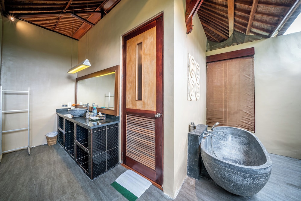 THE KAMPUNG UBUD VILLA 45/50