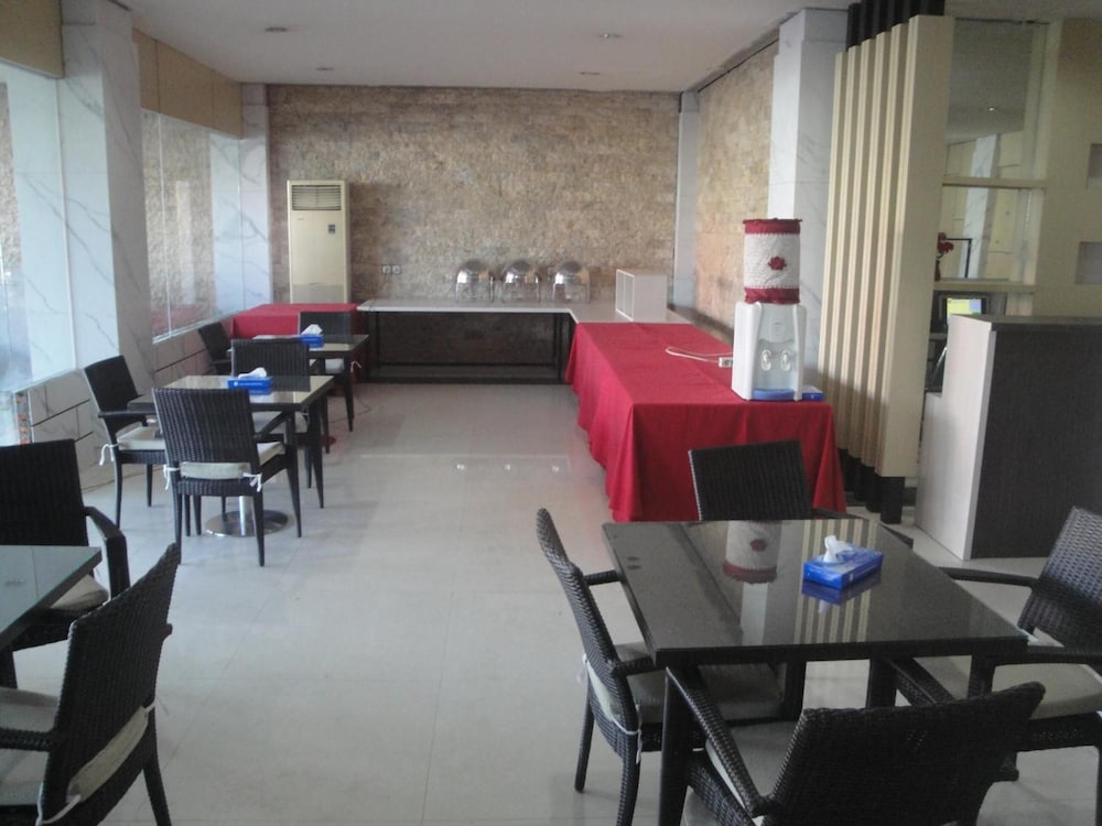 Sylvia Hotel Maumere 36/57