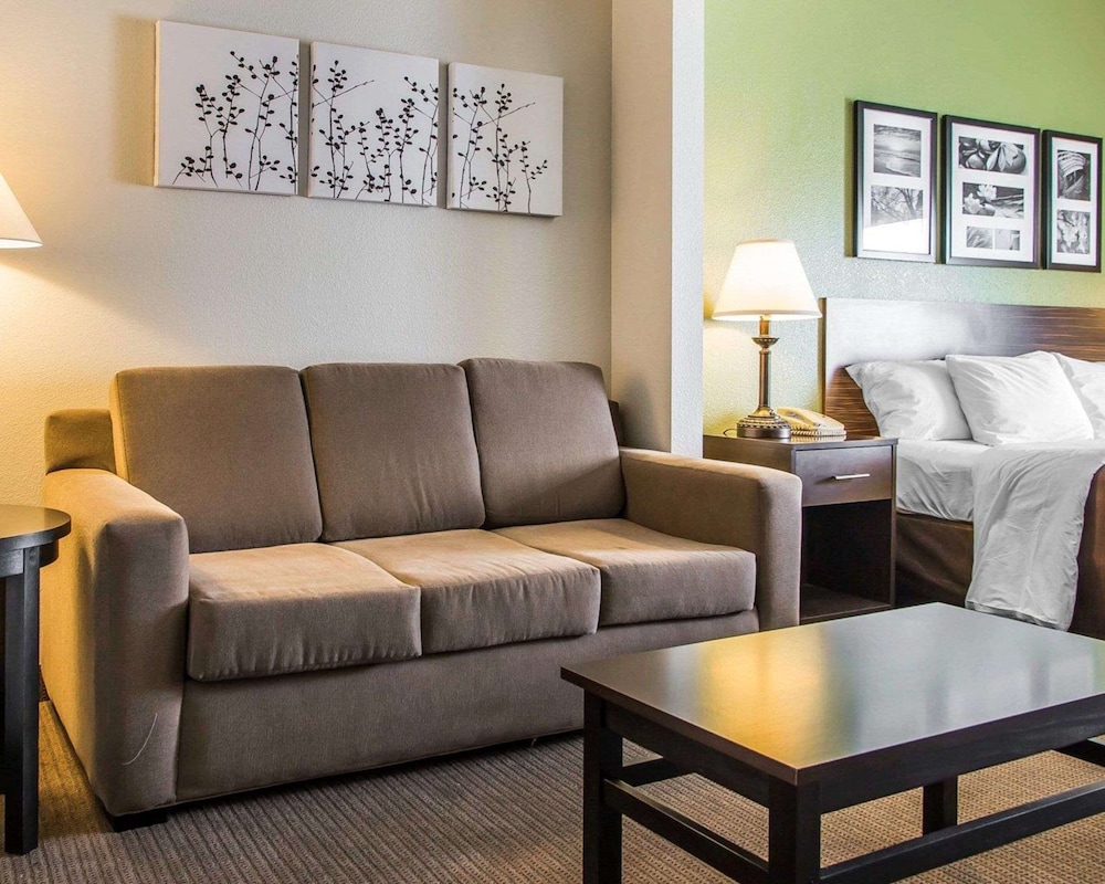 Sleep Inn & Suites Wisconsin Rapids, WI 24/35