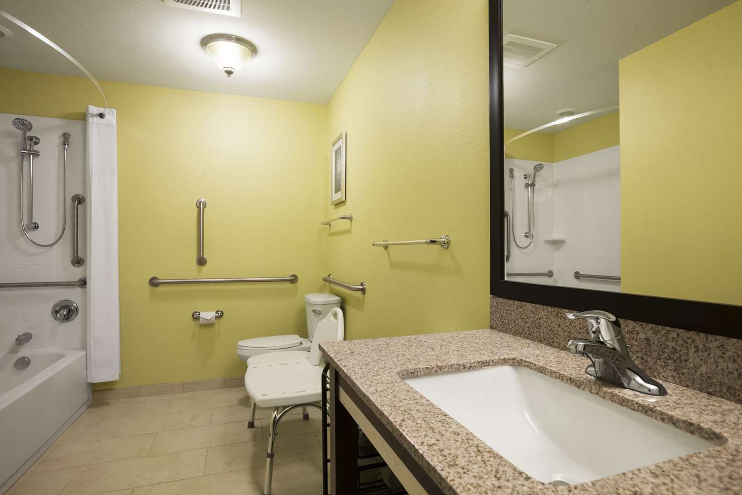 Sleep Inn & Suites Altoona North 24/25