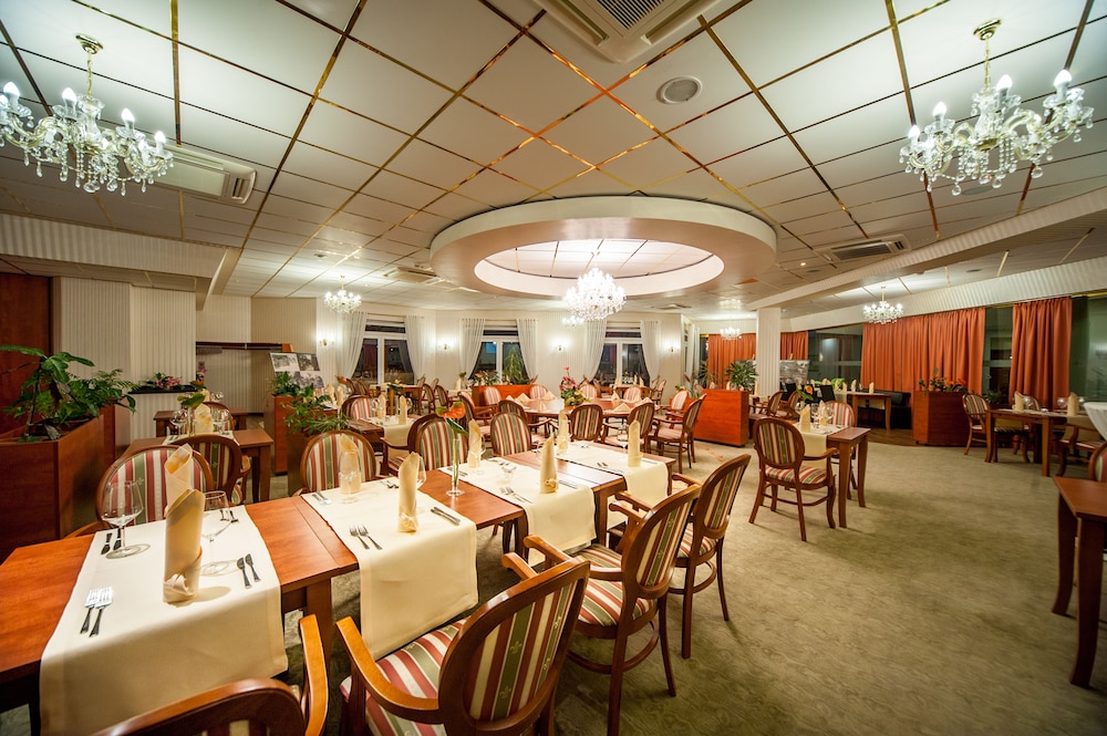 Hotel Gwarna 37/50