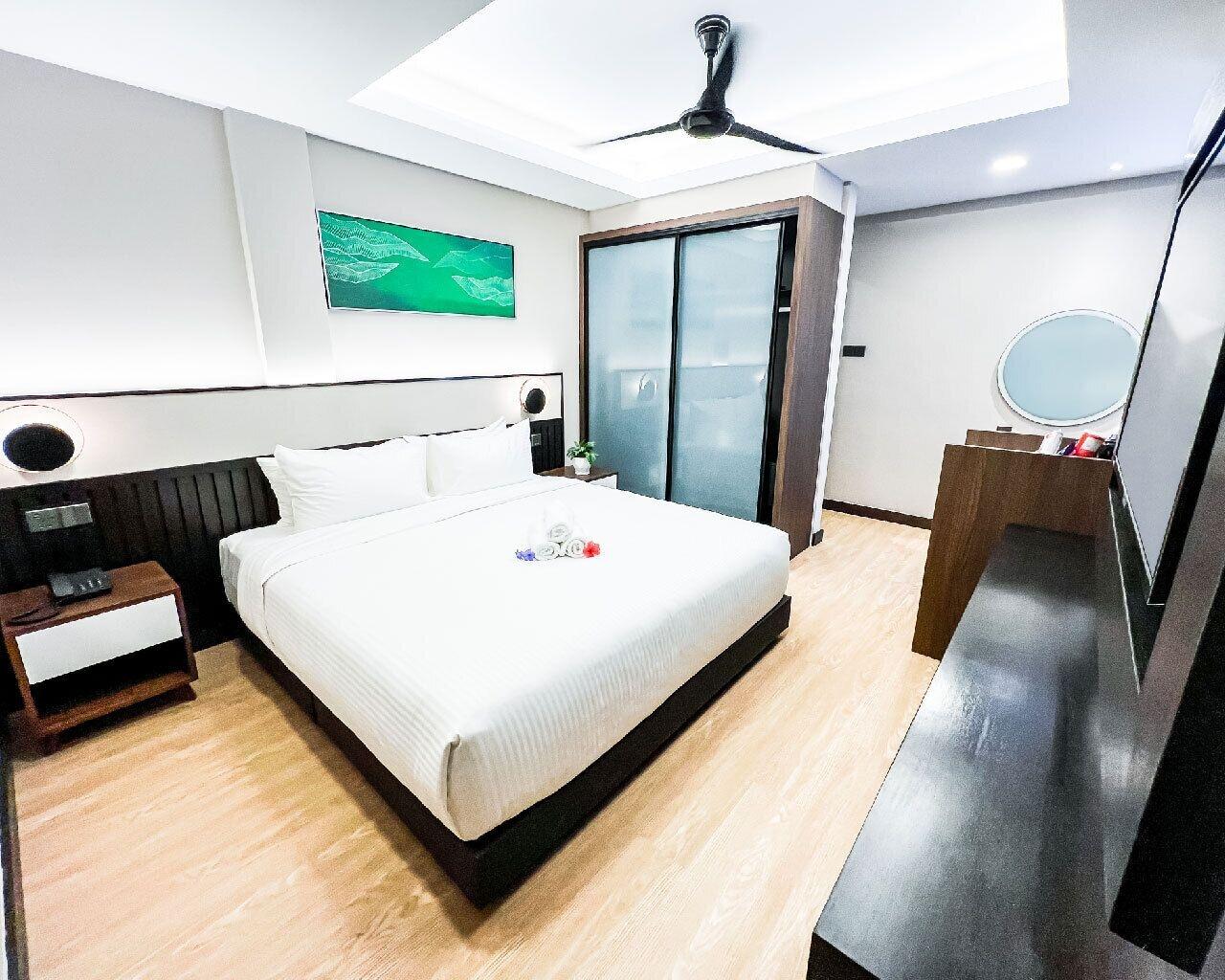DELUXE, DOUBLE BED