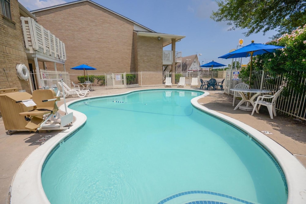 Motel6 Baytown, TX - Baytown East 58/63
