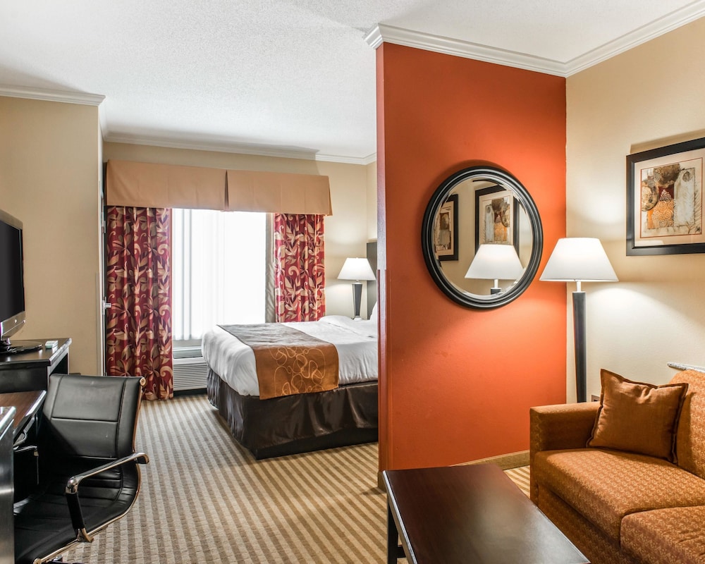 Comfort Suites Panama City Near Tyndall AFB 28/43