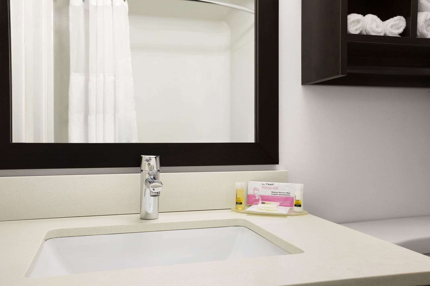 Days Inn & Suites by Wyndham North Bay Downtown 23/24