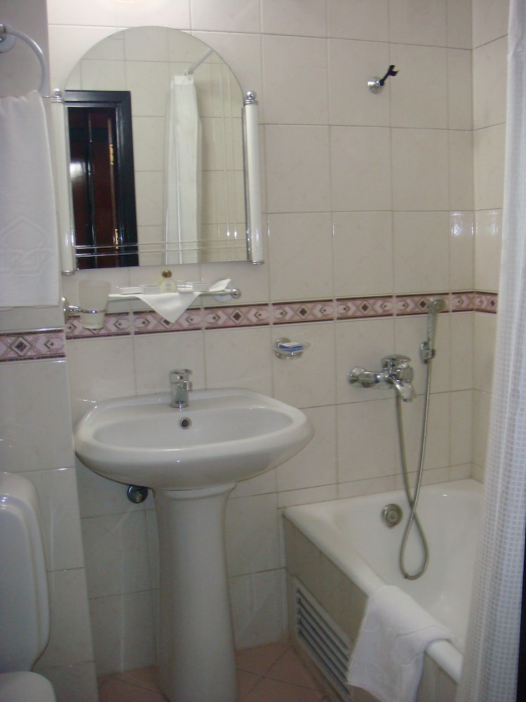 Otrar Hotel 50/54