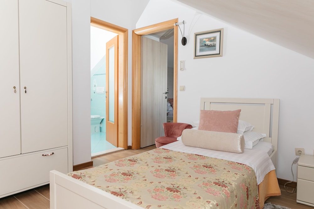 Superior, Suite, 1 King and 1 Single Beds, Sea View, Sofa, Top Floor