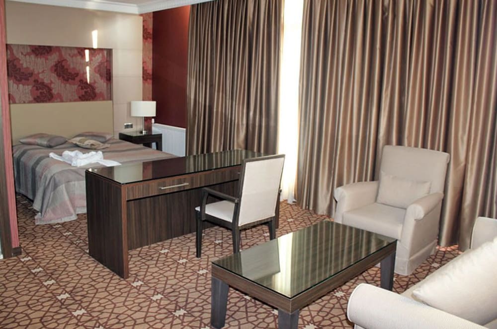 Prens Hotel 25/32