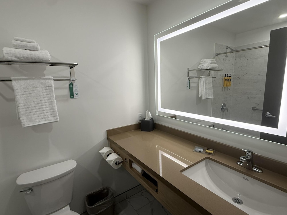 Best Western Plus Kawartha Lakes Hotel & Suites 52/52