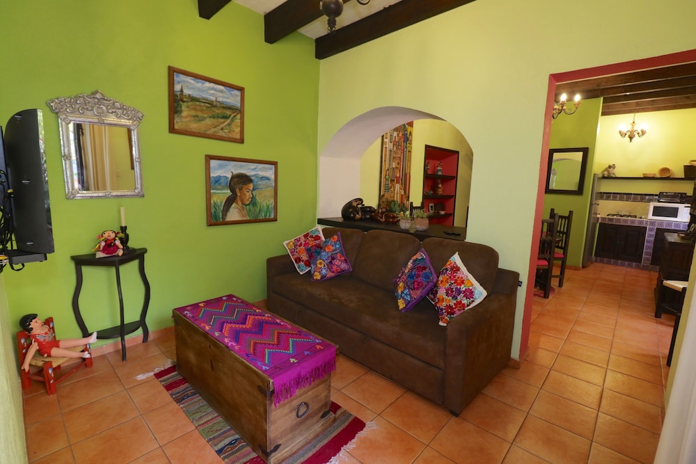 Casa Mia Suites 47/72