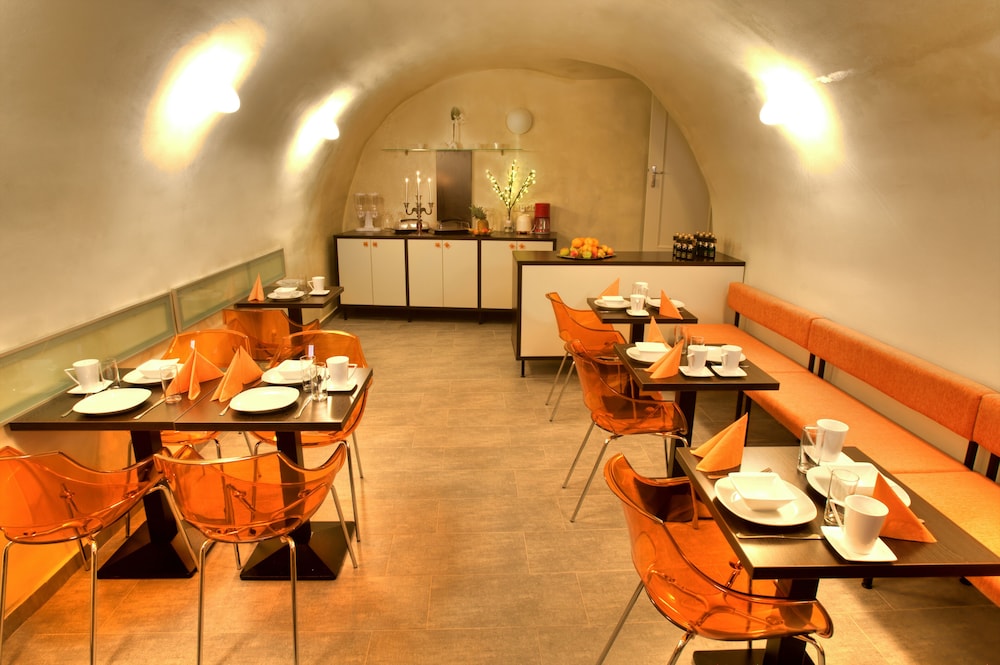 HOTEL PEREGRIN 54/72