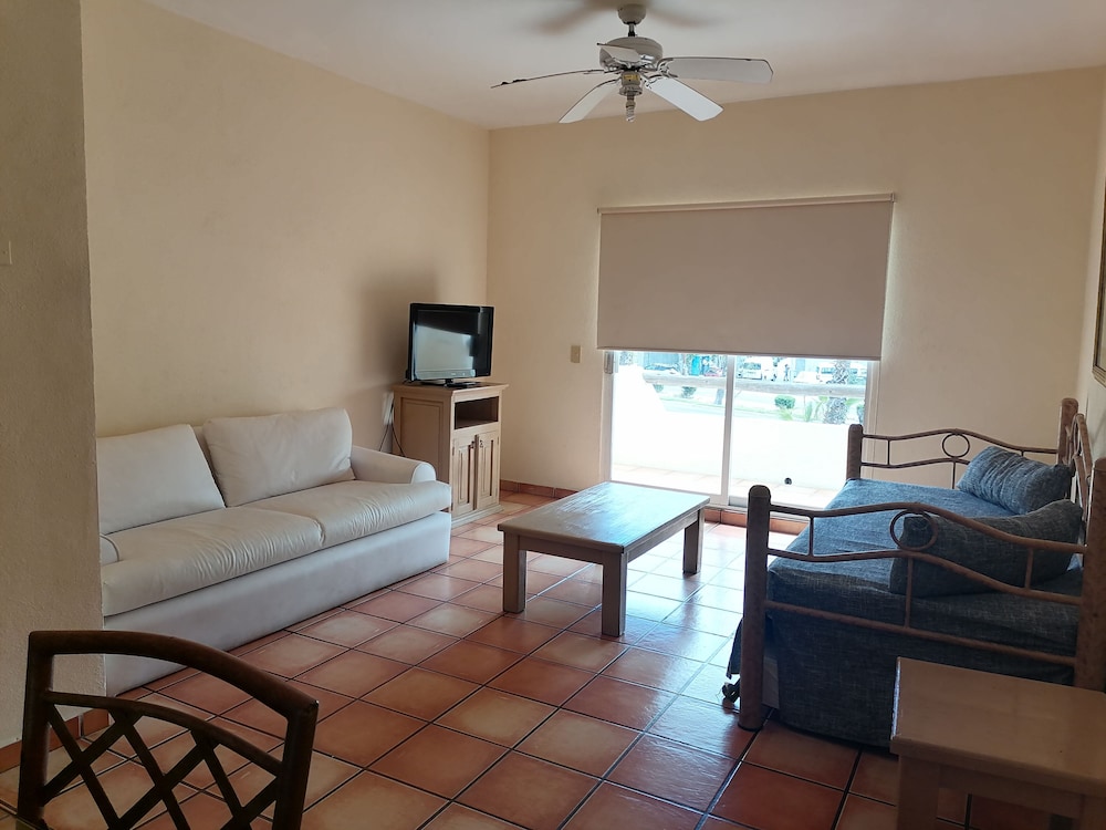 Hotel And Suites Las Palmas Los Cabos 45/68