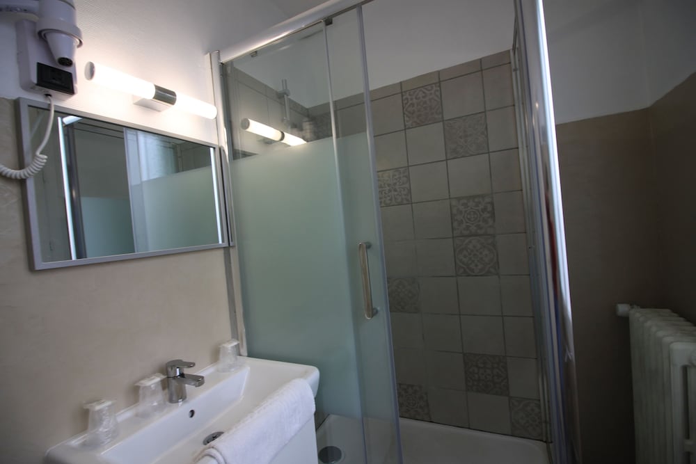 L Univers Hotel 35/41