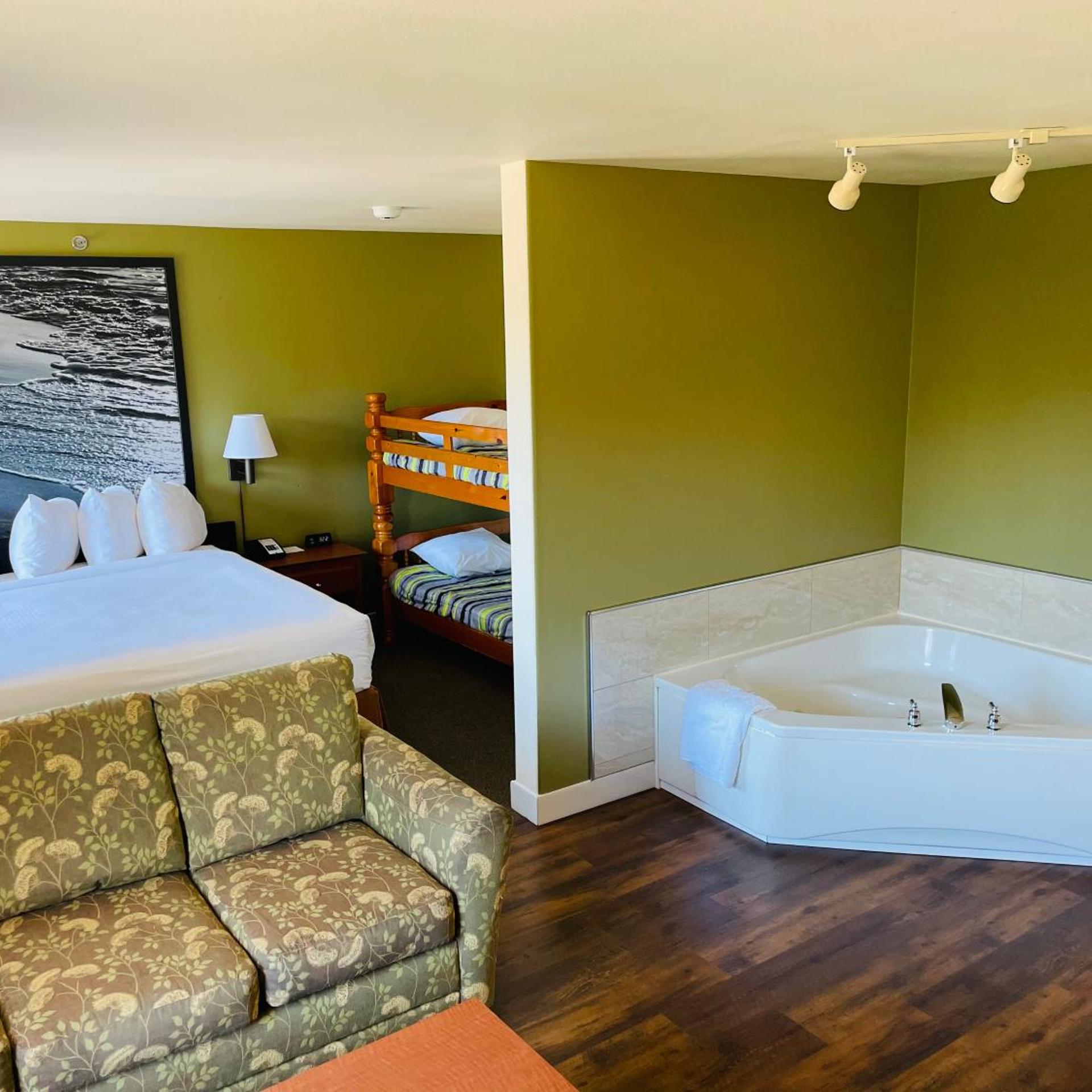 Suite, Hot Tub