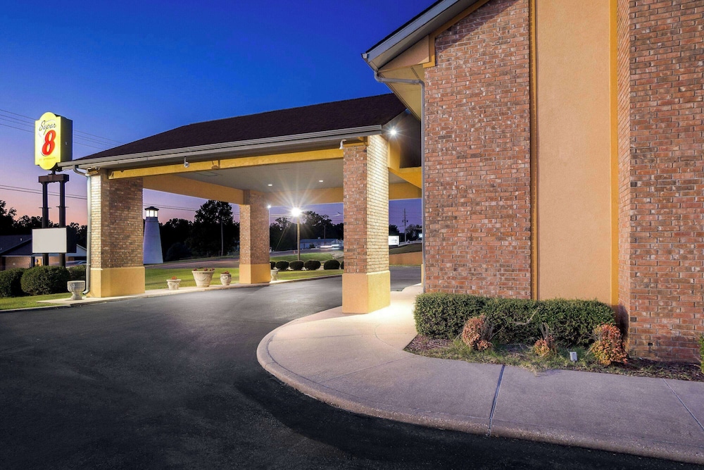 Super 8 by Wyndham Paragould 36/50