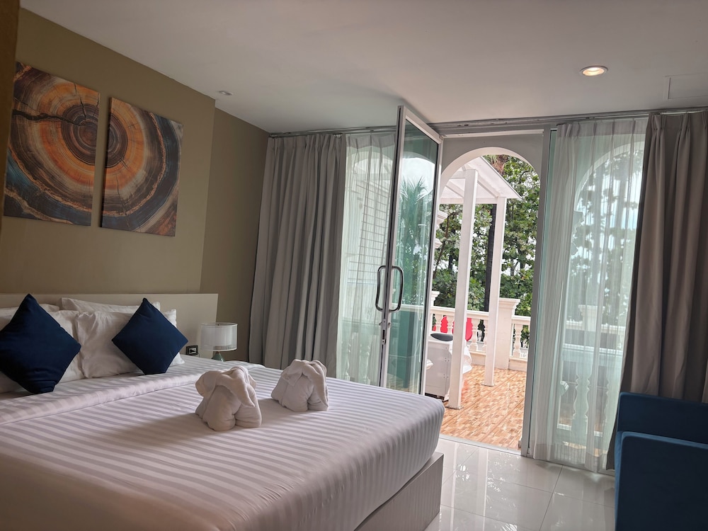 Deluxe, Double Bed, Hot Tub, Pool Access