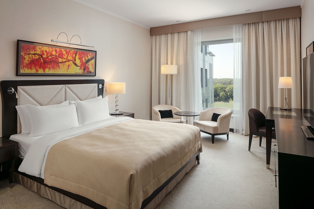 Guest Room, King Bed, Riverside