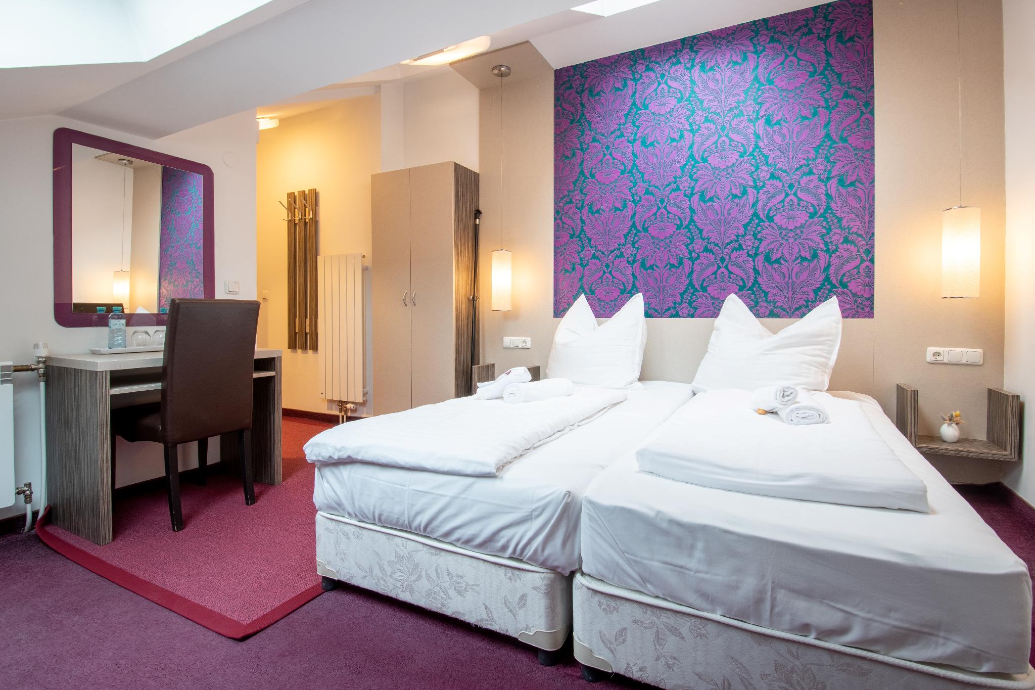 Mansard, Double Bed