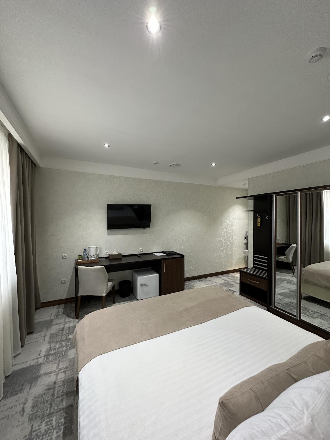 STANDARD, KING BED