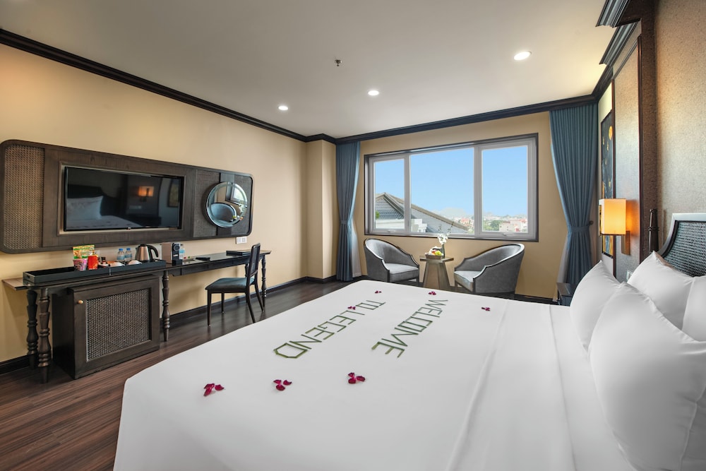 Grand, Deluxe, King Bed, Interior Wing