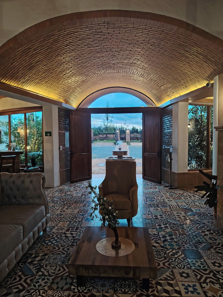 La Alhambra Hotel 35/50