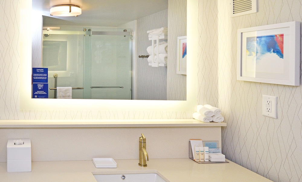 جناح بسرير كينج مع أريكة، Hampton Inn Santee-I-95 8/10
