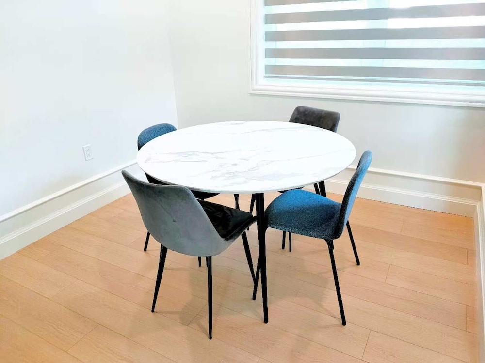 Vancouver-Beijing Bed and Breakfast 10/16
