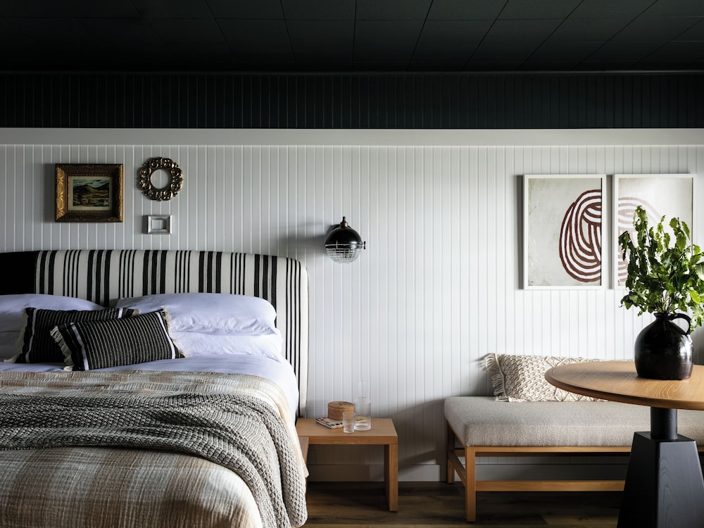 Bluebird Ocean Point Inn 17/47