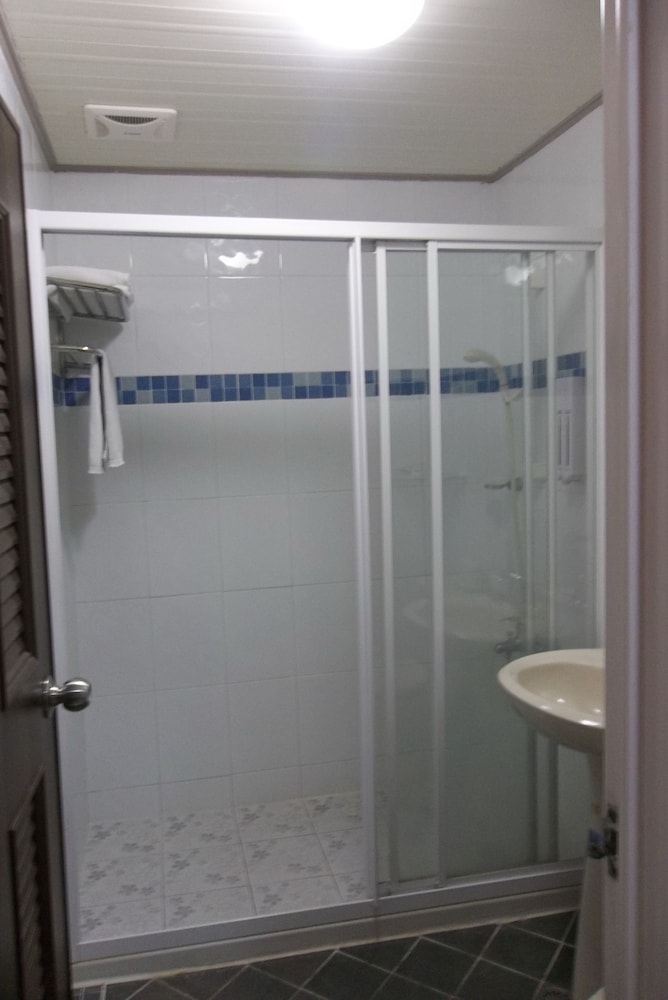 Toong Mao Kao-shang-ching Hotel 38/54