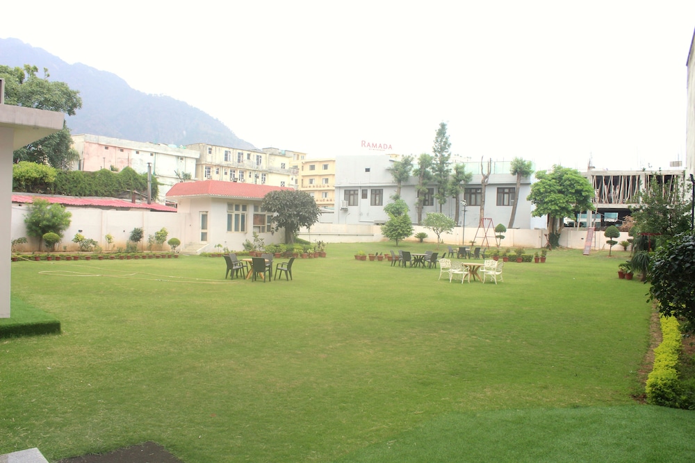 Hotel Ambica 33/40