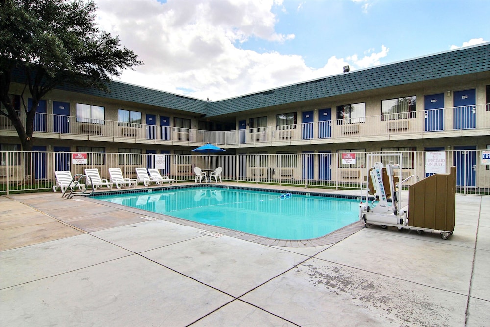 Motel6 Fort Stockton, TX 7/40