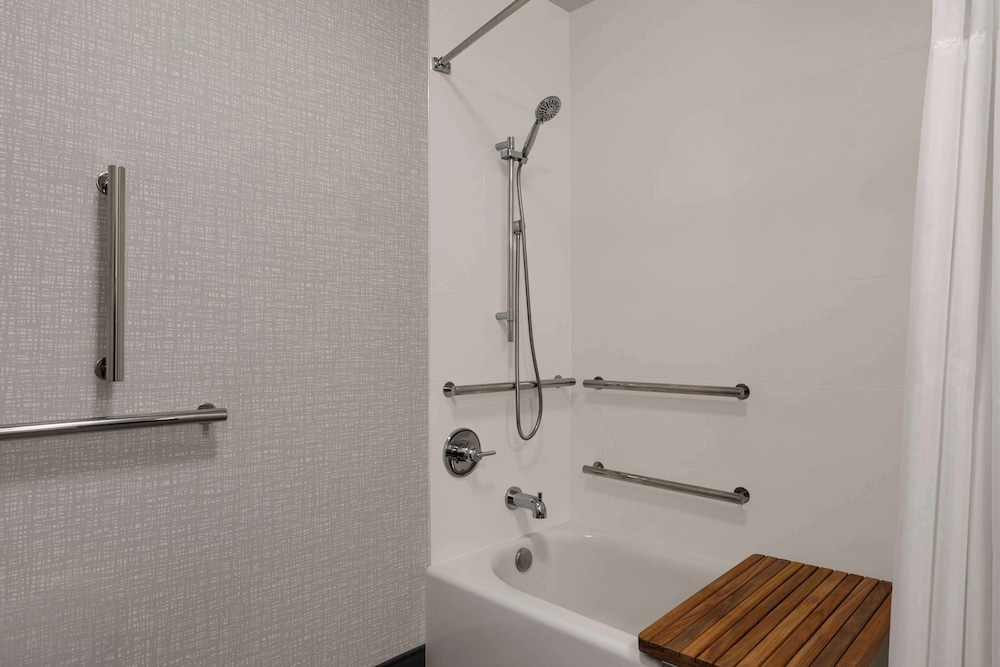 غرفة بسرير كينج لذوي الإعاقة، Hampton Inn Starkville Mississippi State University 3/3