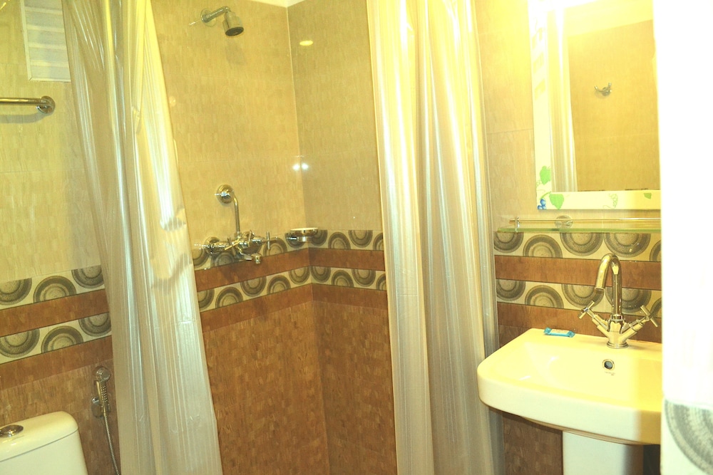 Hotel Access Nepal 68/70